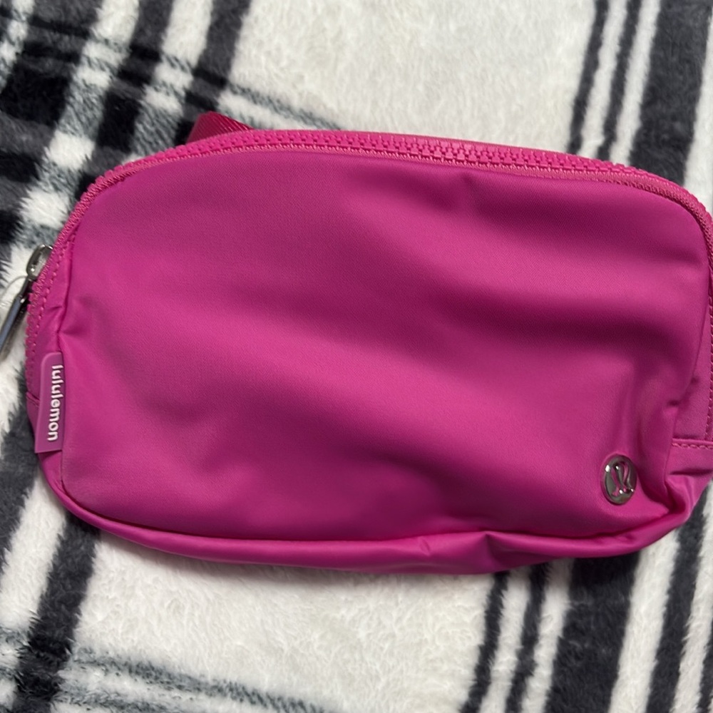 Lululemon sonic pink belt bag - Picture 4 of 4